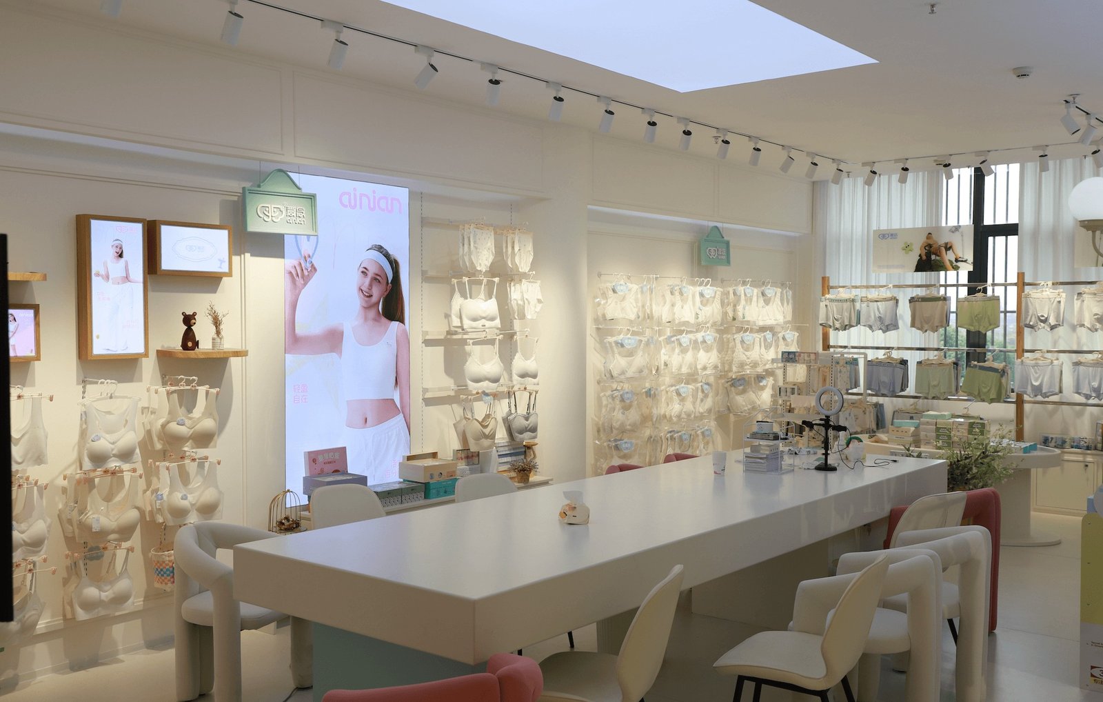 AINIAN underwear products exhibition